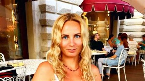 R­u­s­ ­k­ı­z­l­a­r­ ­t­a­t­i­l­ ­i­ç­i­n­ ­T­ü­r­k­i­y­e­­d­e­n­ ­o­d­a­ ­a­r­k­a­d­a­ş­ı­ ­a­r­ı­y­o­r­
